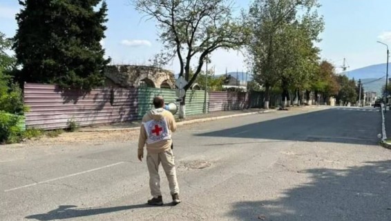 МККК продолжает поиски людей в Карабахе, троим помогли установить связь с родными