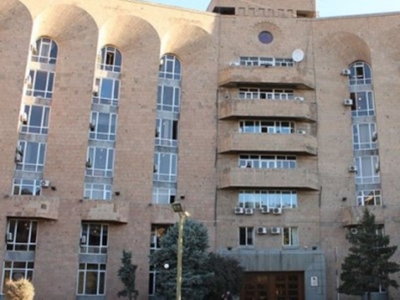Հրդեհ է բռնկվել Հանարպետության հրապարակում՝ Կառավարական թիվ 3 մասնաշենքի նկուղային հարկում