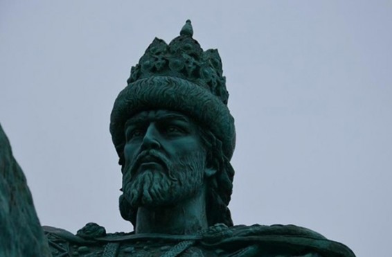 Ռուսաստանում Իվան Ահեղի հուշարձանի գլխին պարկ են հագցրել