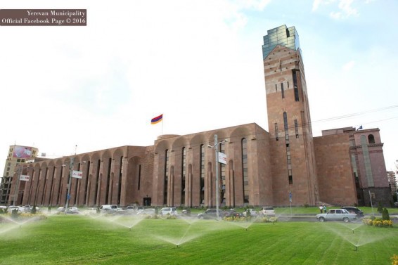 Յուրաքանչյուր հինգշաբթի վարչական շրջանների ղեկավարների կողմից բնակիչների ընդունելության օր է