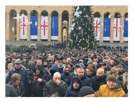 В Тбилиси проходит митинг пророссийского движения с требованием ужесточения наказания «за осквернение святынь»