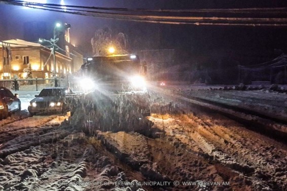 Ամբողջ գիշեր շարունակվել են ձնամաքրման աշխատանքները