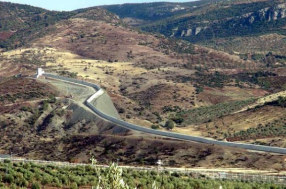 Թուրքիան Սիրիայի հետ սահմանին բետոնե պատի կառուցումը կավարտի 2017թ. առաջին կեսին