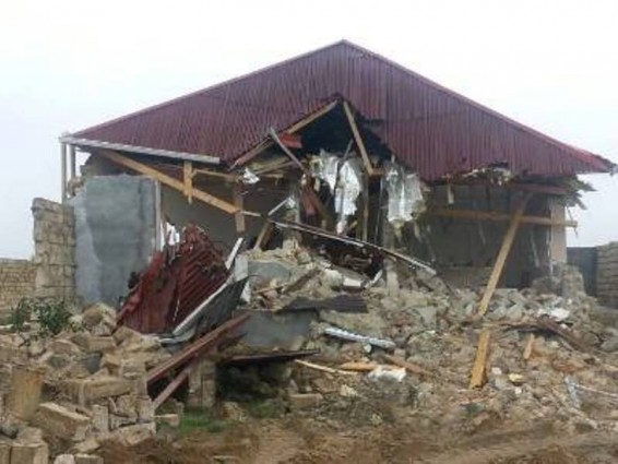 Ադրբեջանում բնակելի տունը քանդել են մինչ տան տերը հիվանդ երեխային բժշկի էր տարել