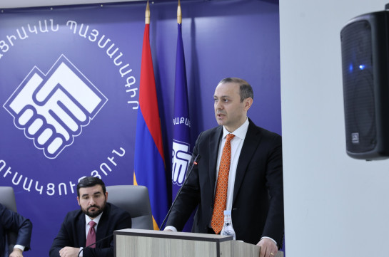 ՔՊ-ի նիստ էր․ մասնակիցների հարցերին պատասխանել է Արմեն Գրիգորյանը