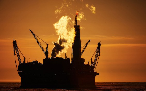 Саудовская Аравия пригрозила вновь увеличить объём нефтедобычи