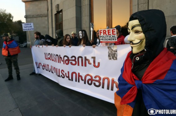 Մեկնարկել է Անոնիմուսների երթը