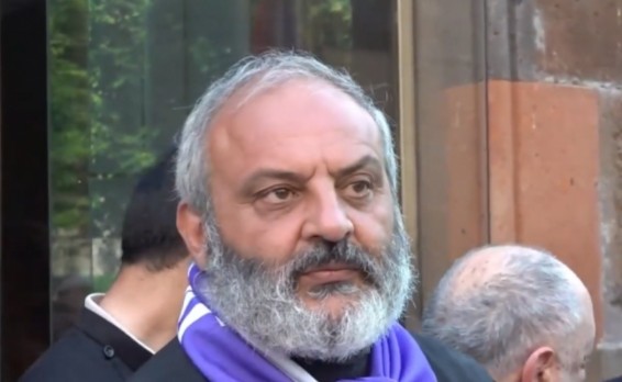 Կհեռանա, խելոք է. Բագրատ Սրբազան