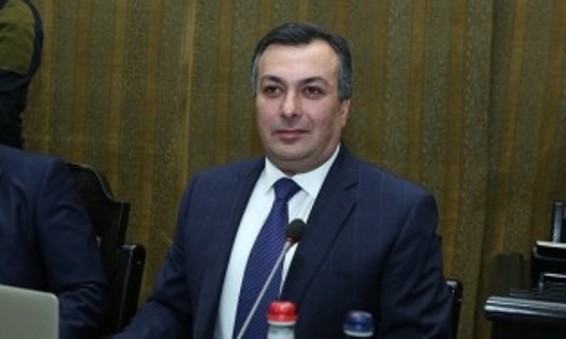 Հասմիկ Պողոսյանն իմ ընկերն է եւ վերջ. Արմեն Ամիրյան