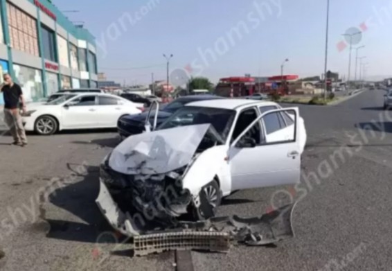 Երևանում բախվել են «Daewoo»-ն ու «Dodge»-ը. 14-ամյա ուղևորը տեղափոխվել է հիվանդանոց