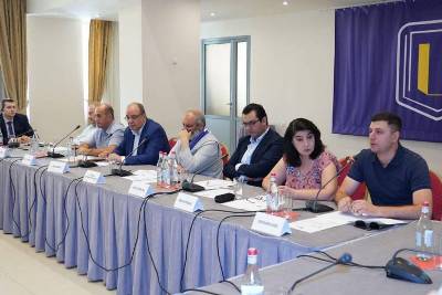 «Հրապարակ». Ինչ է ասում Բագրատ Սրբազանը նեղ շրջապատում