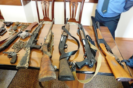 Քաղաքացիները կամավոր զենք-զինամթերք են հանձնել