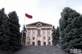 Քննարկվում է ԵՄ անդամակցության գործընթաց սկսելու վիճահարույց օրինագիծը (ուղիղ)