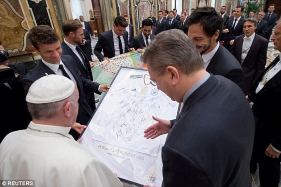 Հռոմի պապը Վատիկանում հանդիպել է Գերմանիայի ֆուտբոլի ազգային հավաքականի անդամների հետ