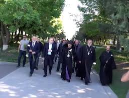 Շուշիի ազատագրման օրը Արցախի պաշտոնյաները այցելում են Եռաբլուր (ուղիղ)