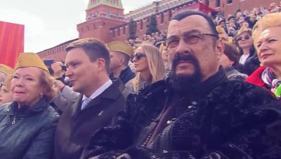 Кустурица и Сигал посетили парад Победы в Москве