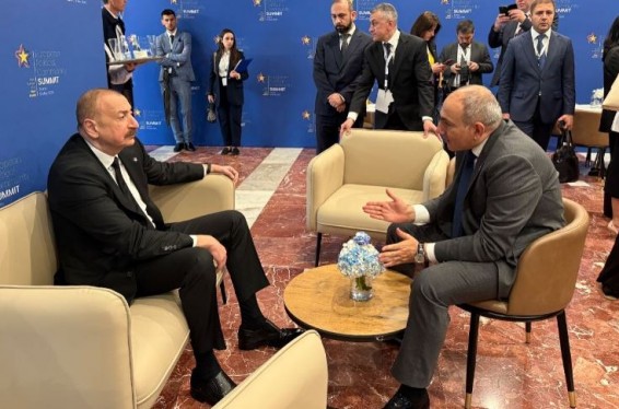 В Тиране проходит встреча премьер-министра Армении и президента Азербайджана