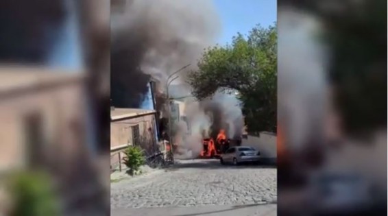 Грузовик взорвался в центре Еревана - на улице за резиденцией президента