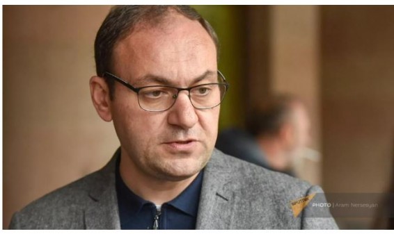 Задержанный перед зданием МИД активист движения 