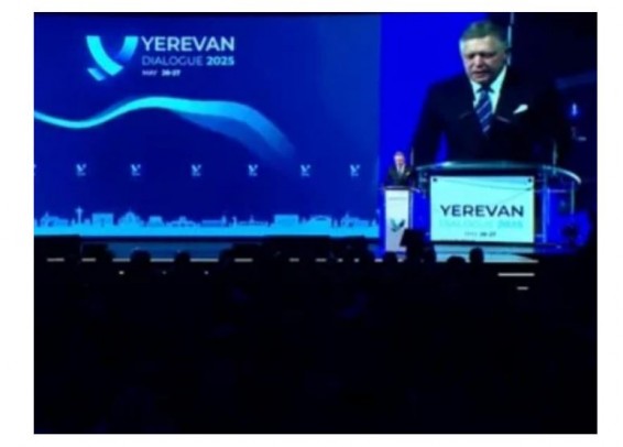 Роберт Фицо в Ереване: Очевидно, что ни Украина, ни Россия не могут добиться стратегического прорыва на поле боя