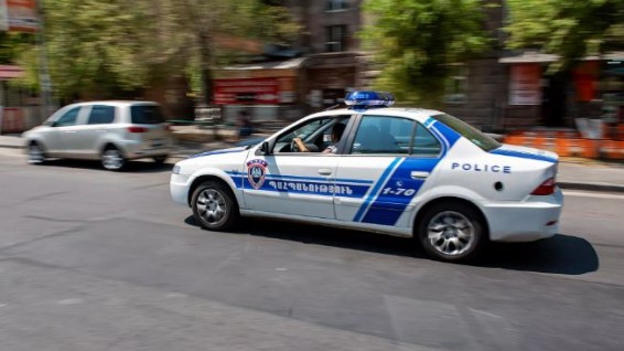 Полиция Еревана обнаружила подростка, выстрелившего в окно школы