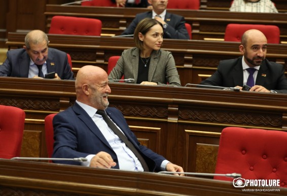 Ով քանի «նիկոլ» է․ Աղազարյանը հրապարակել է «հավատարմության շկալան»՝ նոր չափման միավորով (Տեսանյութ)