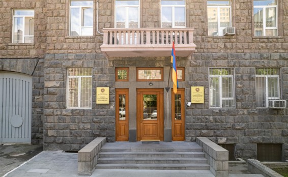 Ելնելով անվտանգության նկատառումներից ԱԱԾ-ն և ոստիկանությունը որոշում են կայացրել դուրս գալ Մայր Աթոռի տարածքից. ԱԱԾ