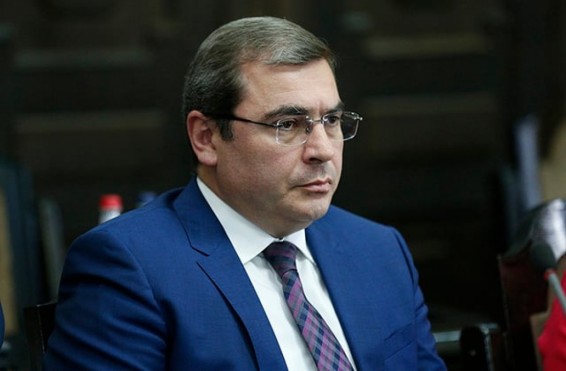 Յուրաքանչյուրը պիտի իր ներսում որոշում կայացնի՝ անտարբե՞ր է մնում, թե՞ կանգնում է հանուն իր խղճի, իր ազգի ու իր եկեղեցու. եղե´ք ոտքի կանգնելու պատրաստ. Դավիթ Անանյան