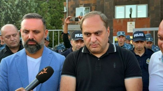 Почему архиепископ Аджапахян отклонил идею выдвижения в премьеры: поясняет адвокат