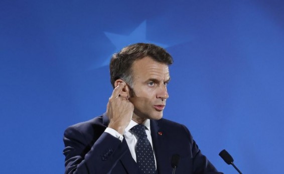 Paris Match: Макрон намерен продолжать контакты с Путиным