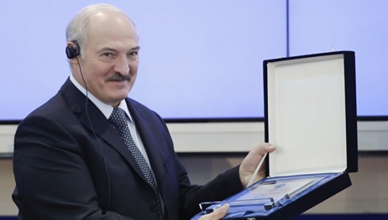 Лукашенко запрещает сыну сидеть за компьютером больше часа в неделю