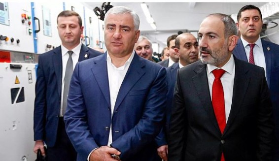 Самвел Карапетян подал в суд на пресс-секретаря и замглавы аппарата Пашиняна