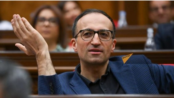 Суд арестовал счета депутата Арсена Торосяна по иску Самвела Карапетяна