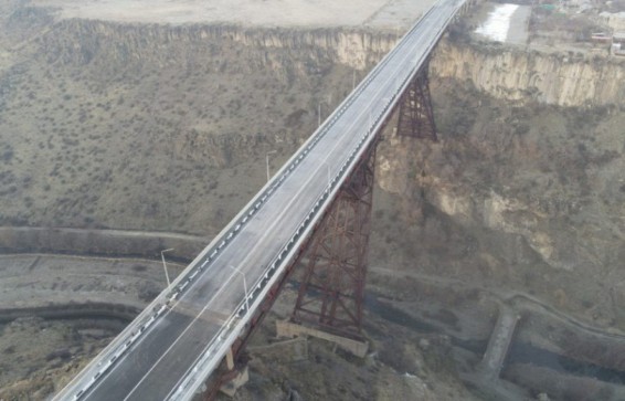 Քաղաքացին փորձել է ինքնասպանություն գործել՝ նետվելով Նոր Հաճն քաղաքի կամրջից. փրկարարներն ու ոստիիկանները կանխել են