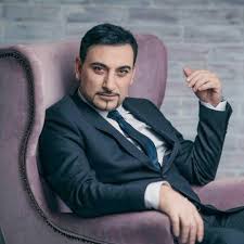 «Զվարթնոց» օդանավակայանում ձերբակալել են հայտնի երգիչ Գրիգերի Եսայանին