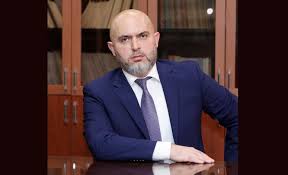 Էլ ավելի ազնիվ կլիներ կրկնել ոչ թե Լյուդովիկոս 14-րդի` «Պետությունը ես եմ», այլ 15-րդի միտքը. «Ինձանից հետո՝ թեկուզ ջրհեղեղ». Աշոտյան
