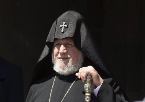 Բարի, օրհնյալ ուսումնական նոր տարի, Աստված խաղաղ պահի հայրենի մեր երկիրն ու ժողովրդին ի սփյուռս աշխարհի. Ամենայն հայոց կաթողիկոս