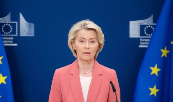 Фон дер Ляйен обвинила Россию в издевательстве над дипломатией