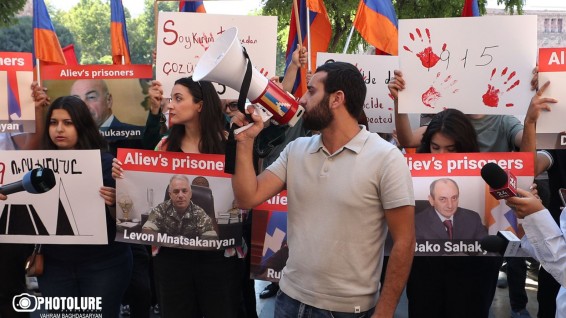 «Քըլըչը Հայաստան է եկել թուրքական նախապայմանների բավարարման համար. ոչ nւրաgմանը». Ակցիա՝ կառավարության դիմաց