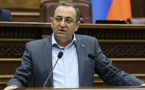 Դուք հանրության առողջությունը ենթարկում եք ռիսկի՝ պոպուլիստական նպատակով. Մինասյանը՝ կառավարությանը