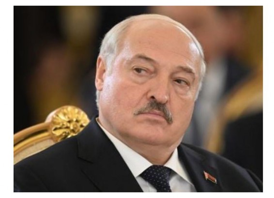 Лукашенко о заявлении стран НАТО о готовности сбивать самолеты: А мы что, будем, извините меня, сопли жевать?