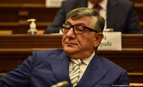 Պարո՛ն Սուքիասյան, մի խանգարեք. Գևորգ Պապոյանը՝ Խաչատուր Սուքիասյանին
