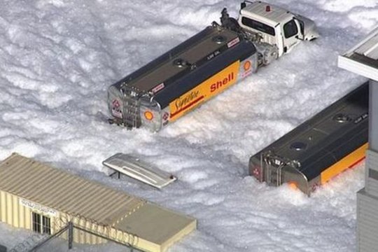 Կալիֆորնիայի օդանավակայանի հարակից փողոցները լցվել են հակահրդեհային փրփուրով