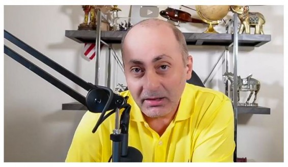 Скандальный блогер 
