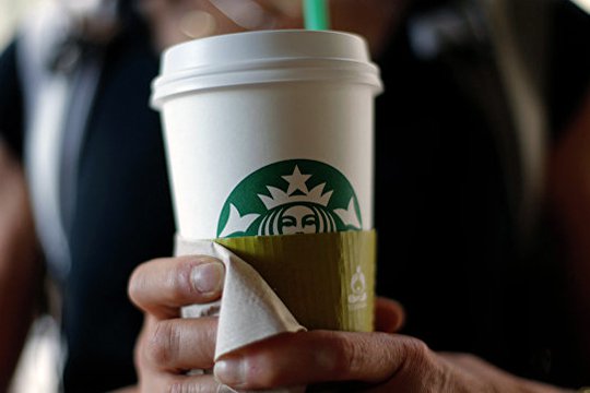 Թրամփի կողմնակիցներն ինքնատիպ ակցիայով «դաստիարակում» են Starbucks-ին