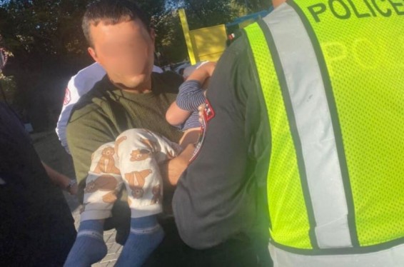 В Ереване 4-летнего мальчика спасли благодаря оперативности патрульных