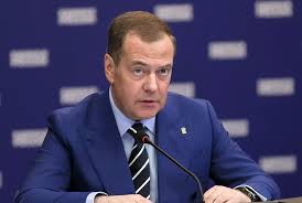 Մեդվեդևը՝ Մակրոնի մասին. Նույնիսկ մեր կազակների ձիերը ավելի լավ կկատարեին նրա աշխատանքը