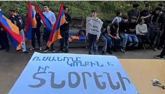 Жанна Андреасян должна лично приехать и дать объяснения: забастовка и бойкот занятий в двух колледжах Гориса