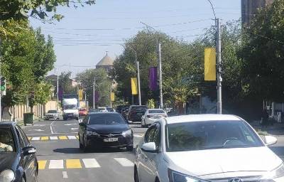 «Հրապարակ». Դրոշի փոխարեն՝ գունավոր կտորներ. Մեխակյանը վախեցել է, որ դրոշը դուր չի գա Փաշինյանին