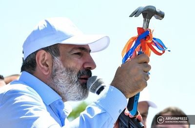 «Իրավունք». Նիկոլն իր մուրճը սկսել է ճոճել. թիրախում հայտնվելու են հատկապես Գեղարքունիքի եւ Արարատի մարզպետները